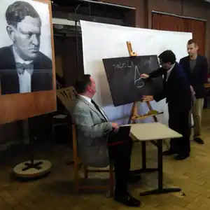 Tanár úr kérem előadás