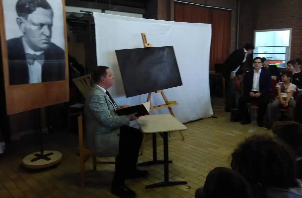 Tanár úr kérem előadás