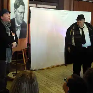 Tanár úr kérem előadás