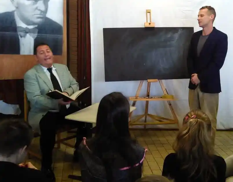 Tanár úr kérem előadás